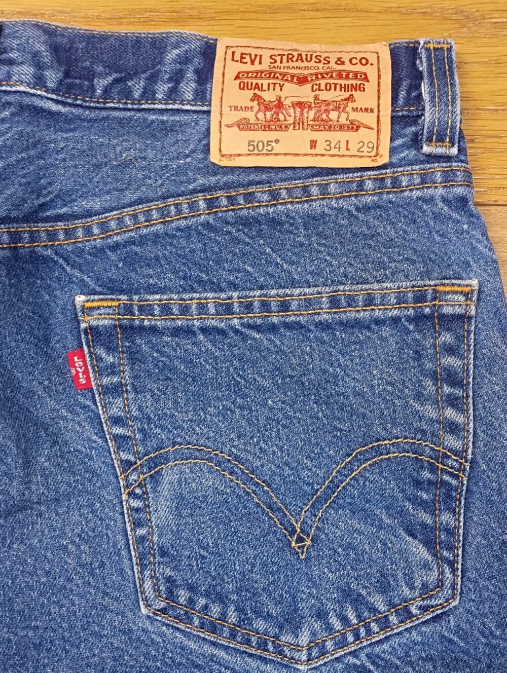 Levi's Wide leg  Relaxed 505 Jeans in Blue Denim with Red Tab 32x35